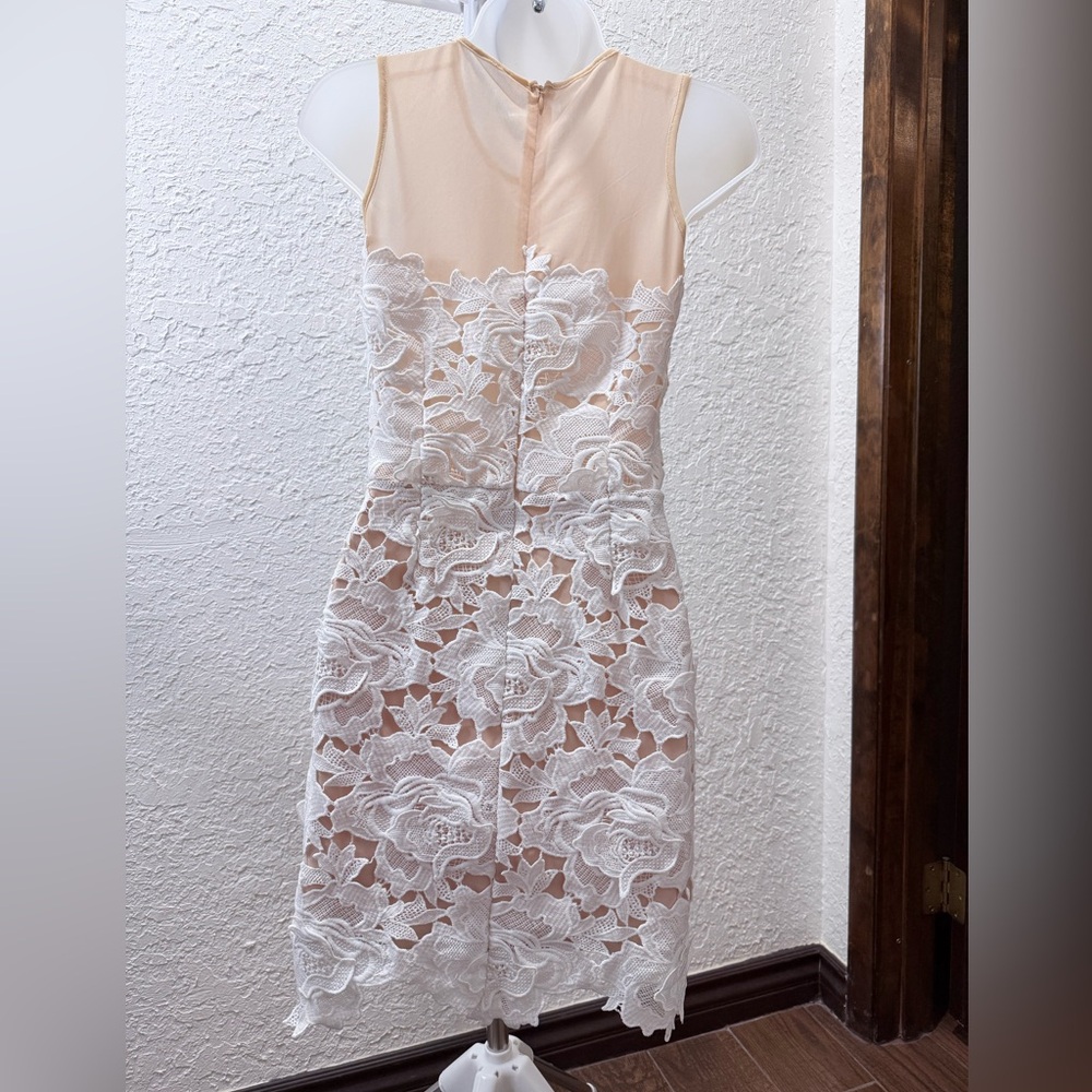 Elegant White Floral Lace Dress - Picture 6 of 10